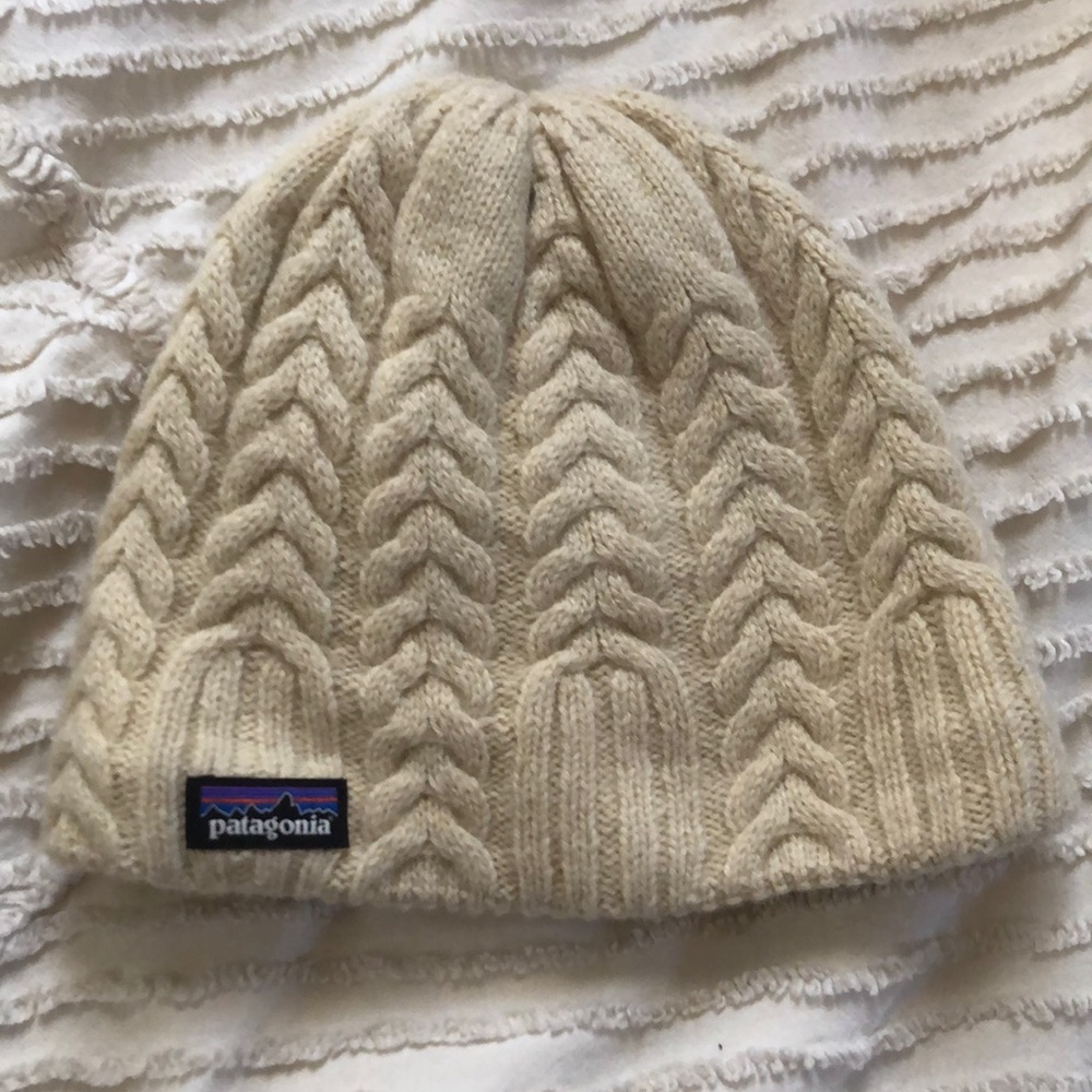 cable knit beanie with soft inside
